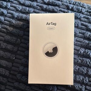Apple AirTag 4 Pack - White and Black